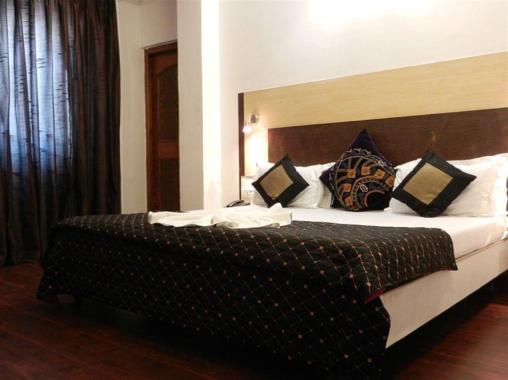 Itsy Hotels Banana Boutique Варанаси Экстерьер фото