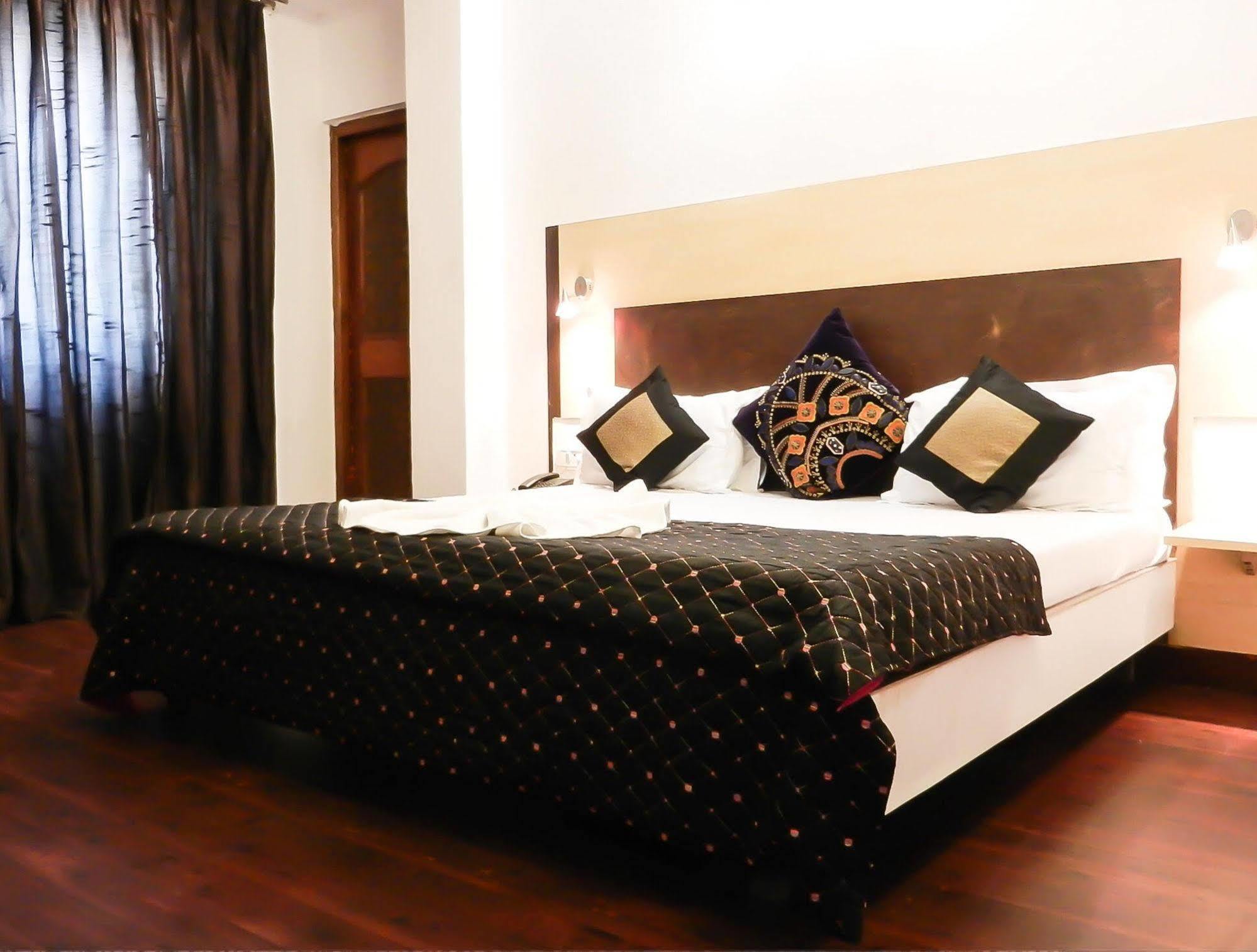 Itsy Hotels Banana Boutique Варанаси Экстерьер фото