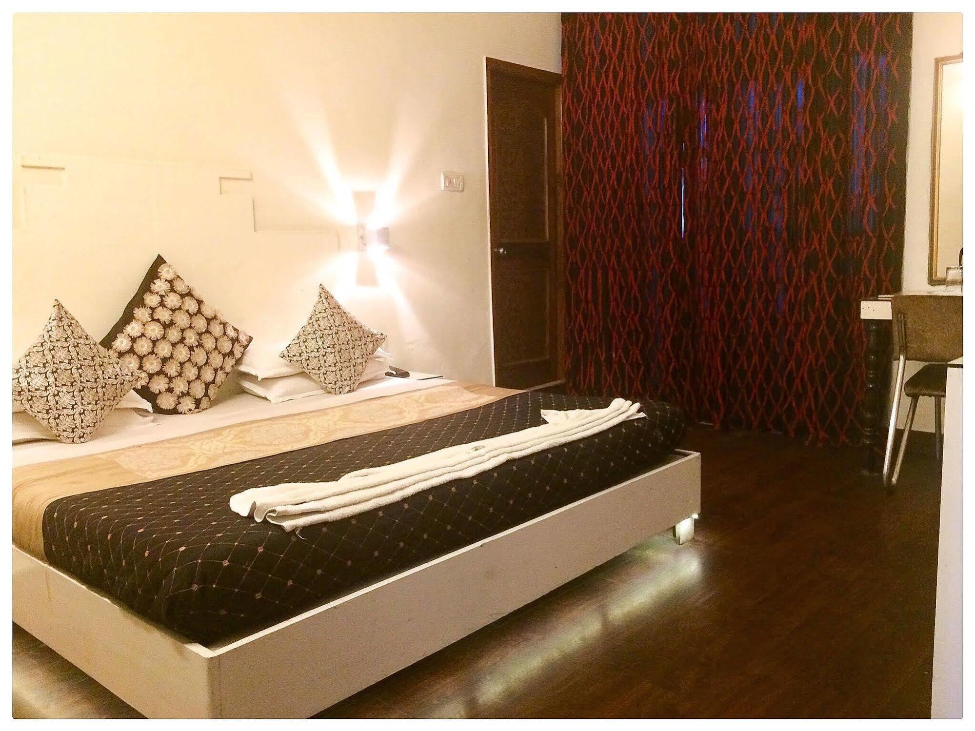 Itsy Hotels Banana Boutique Варанаси Экстерьер фото