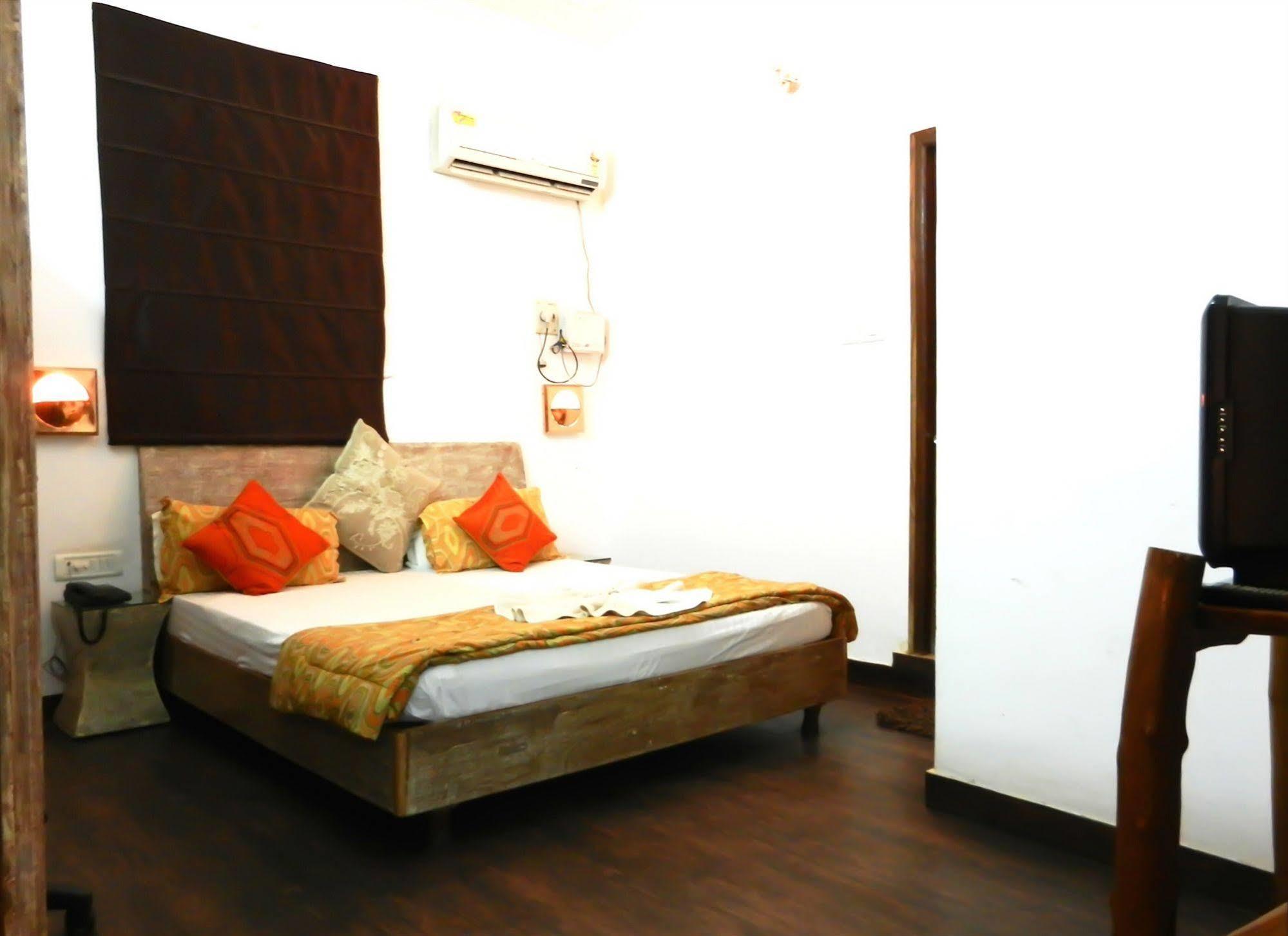 Itsy Hotels Banana Boutique Варанаси Экстерьер фото