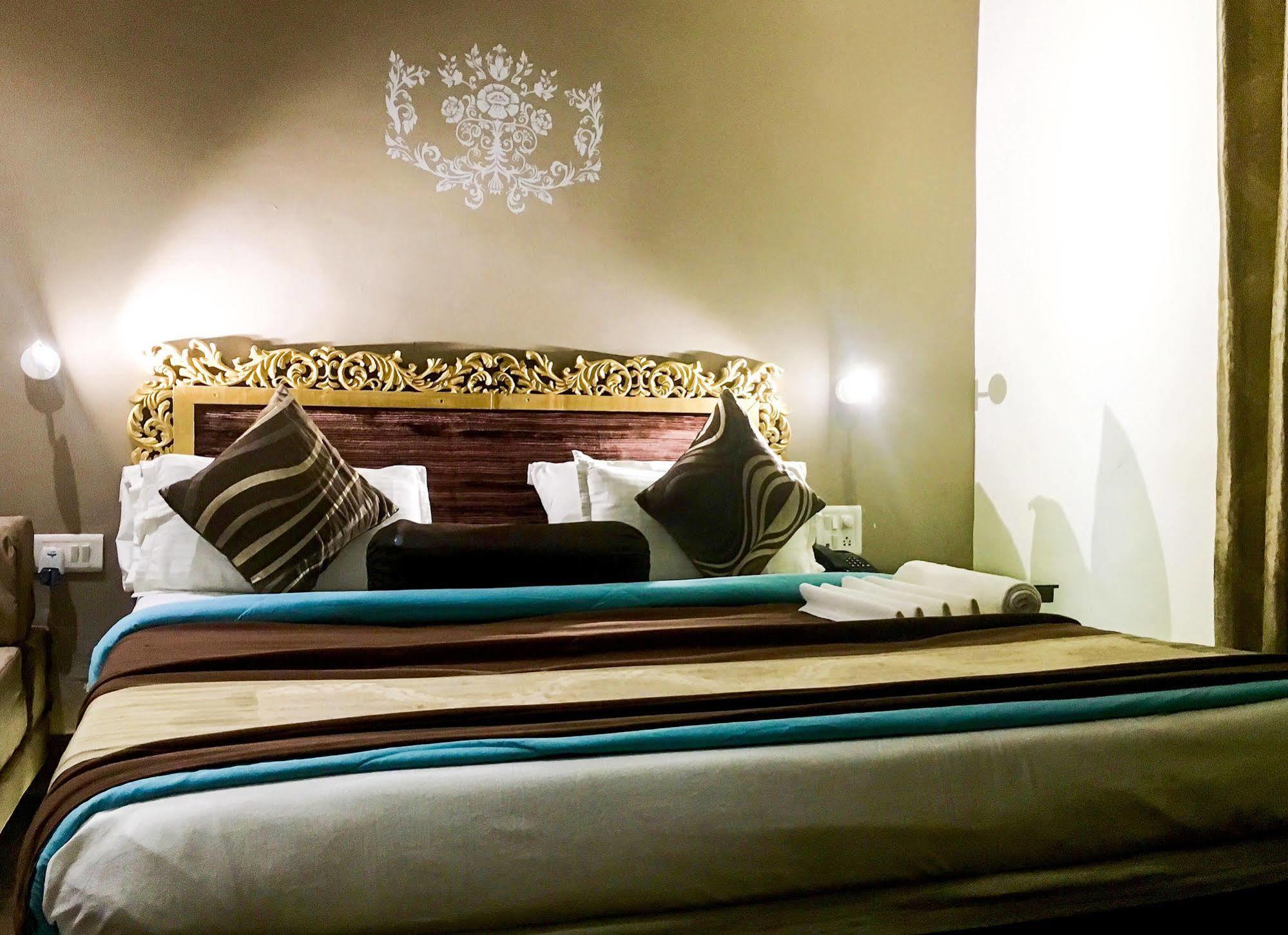 Itsy Hotels Banana Boutique Варанаси Экстерьер фото