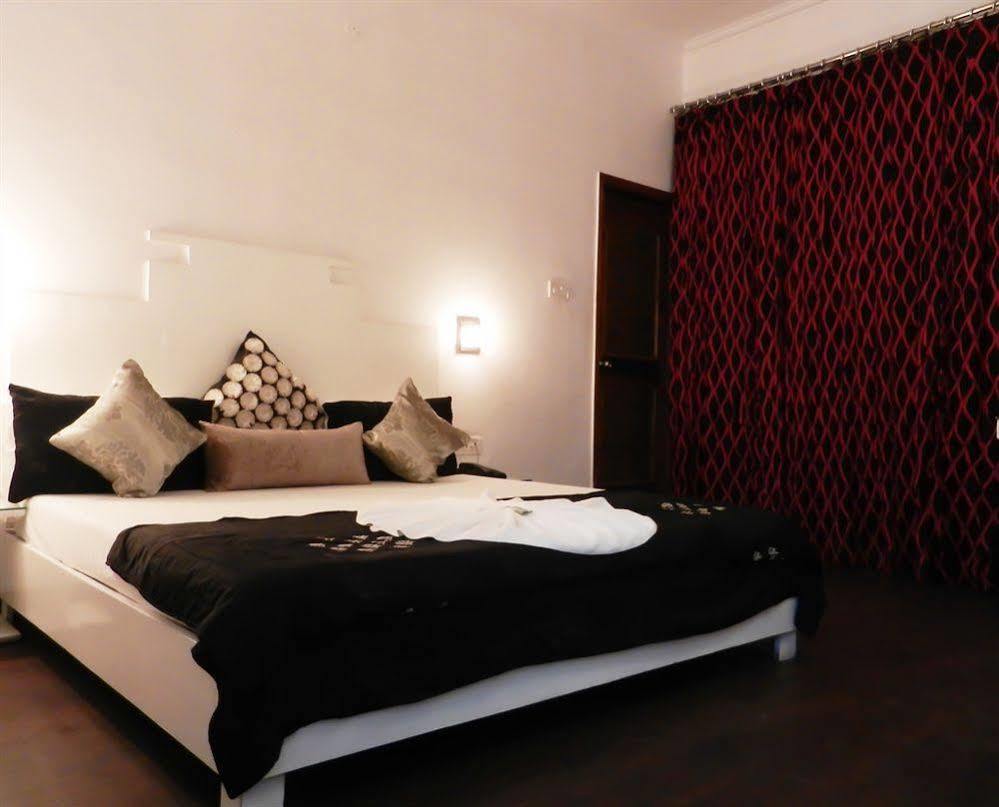 Itsy Hotels Banana Boutique Варанаси Экстерьер фото